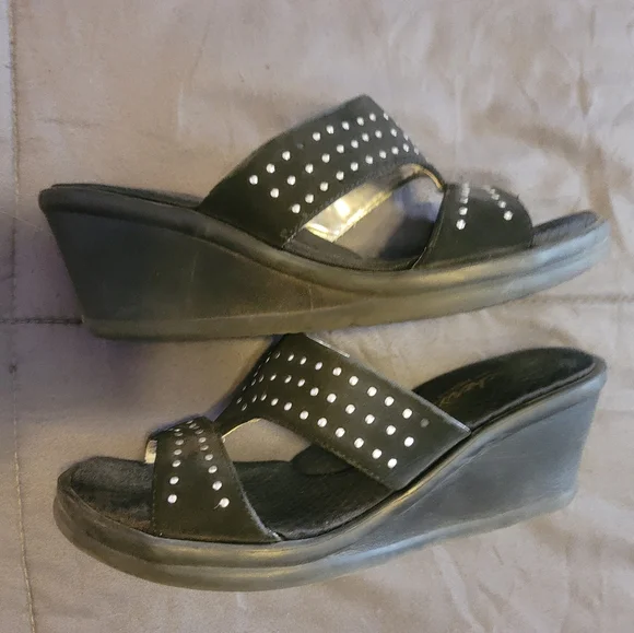 Sz 9 Sketchers suede studded wedge sandal with memory foam sole - Picture 5 of 5